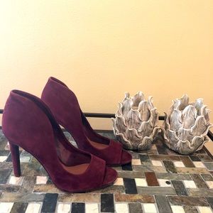 Vince Camuto Burgundy SuedeHeels Size 10M/B